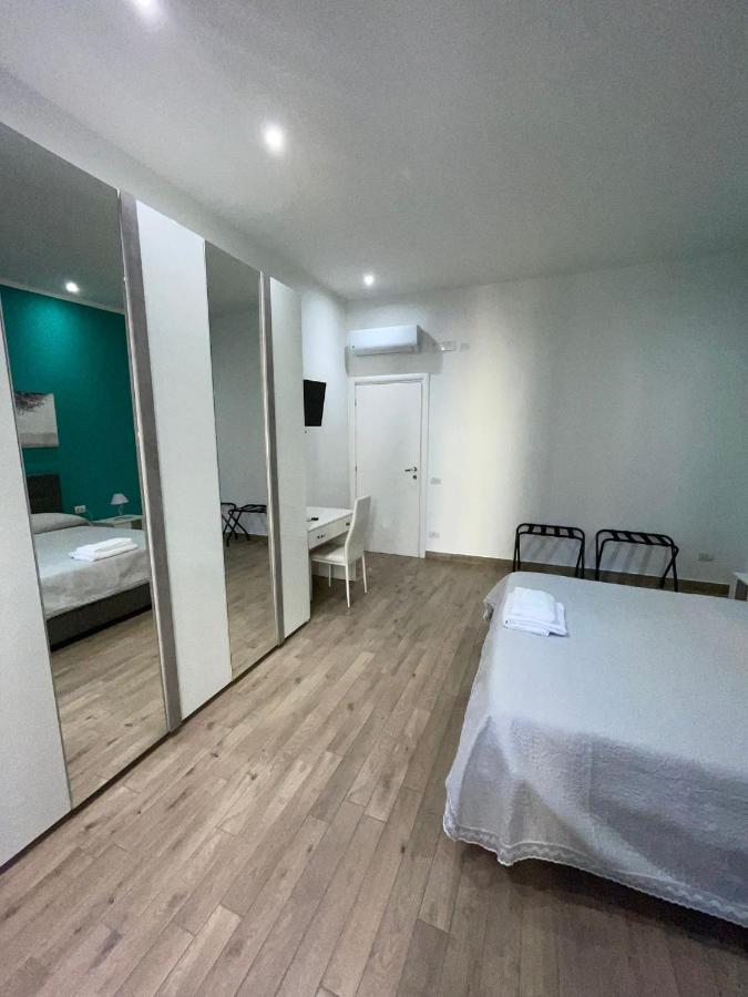 Dormire A Napoli Centro Holiday House Casa Vacanza Exterior foto