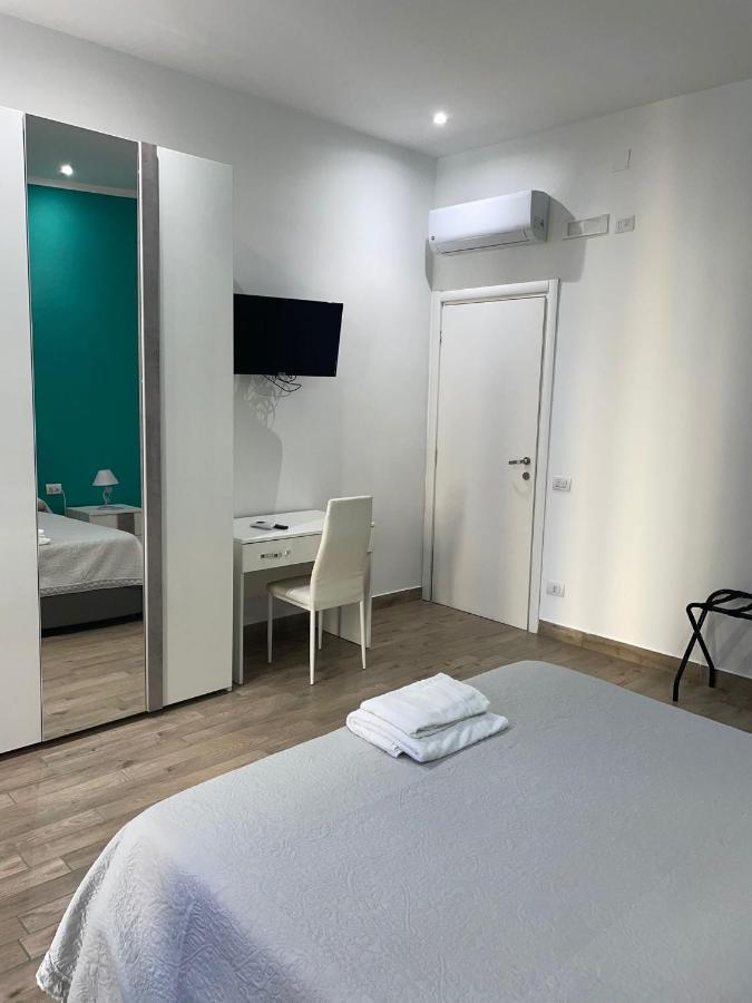 Dormire A Napoli Centro Holiday House Casa Vacanza Exterior foto