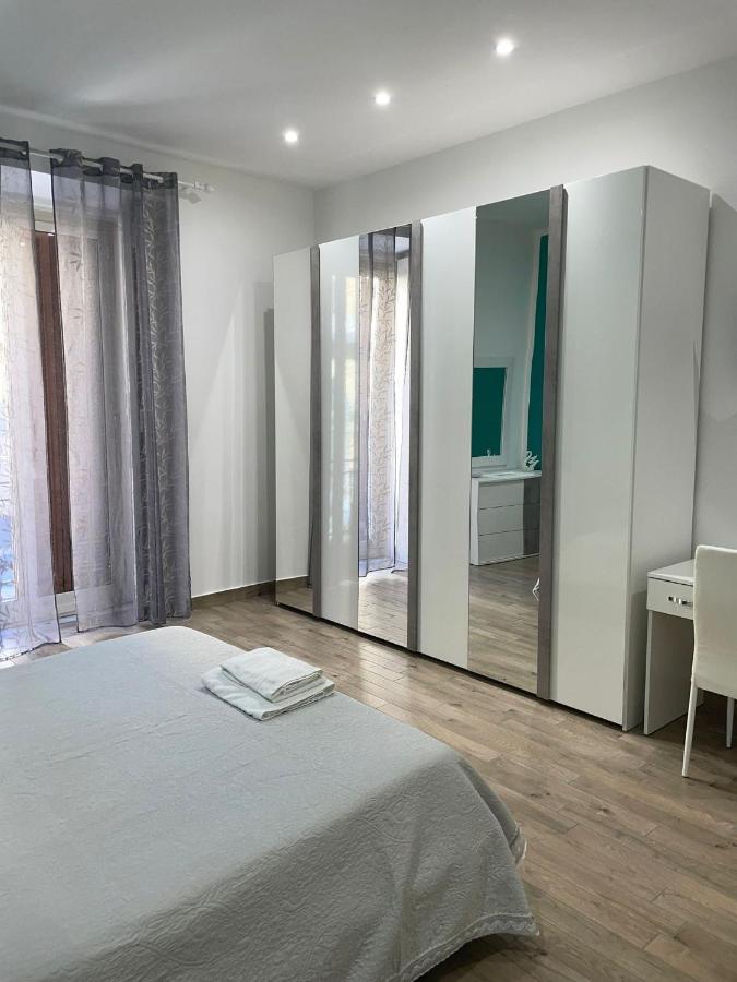 Dormire A Napoli Centro Holiday House Casa Vacanza Exterior foto