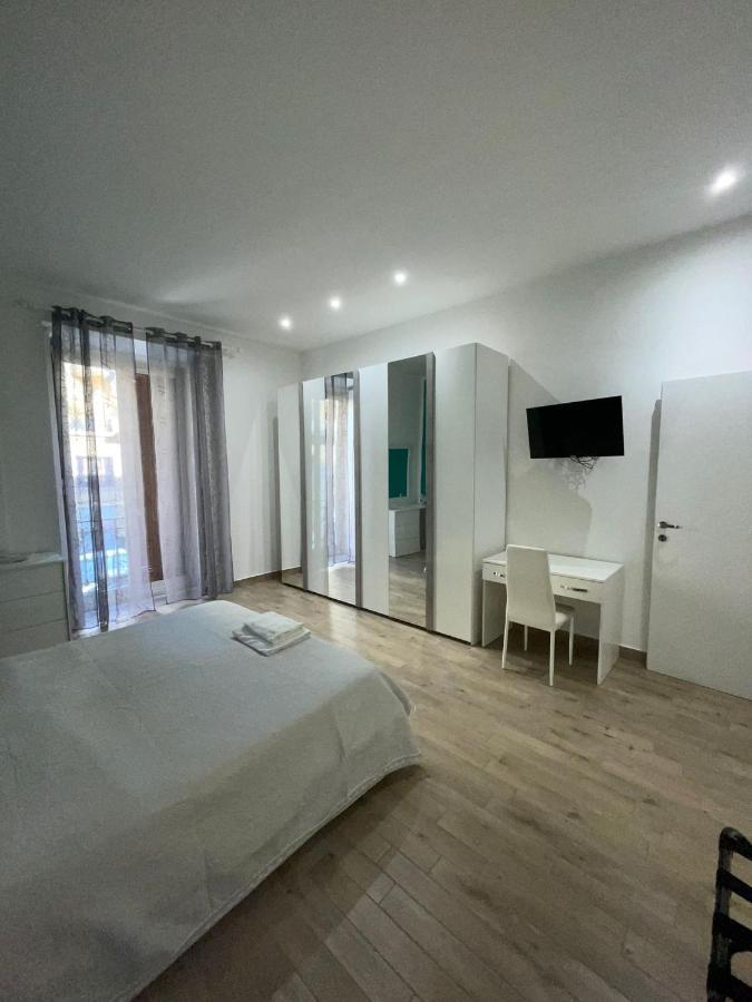 Dormire A Napoli Centro Holiday House Casa Vacanza Exterior foto