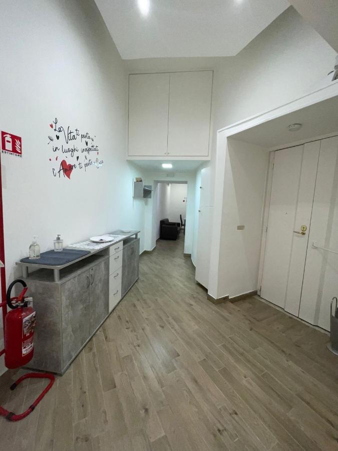 Dormire A Napoli Centro Holiday House Casa Vacanza Exterior foto