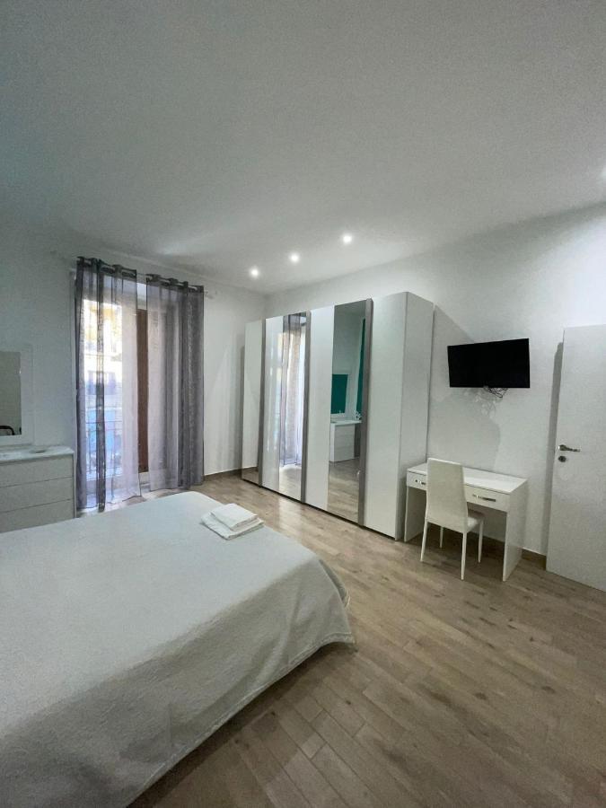 Dormire A Napoli Centro Holiday House Casa Vacanza Exterior foto