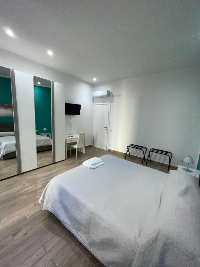 Dormire A Napoli Centro Holiday House Casa Vacanza Exterior foto