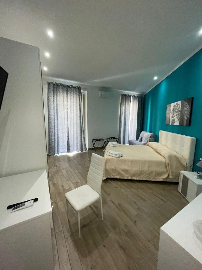 Dormire A Napoli Centro Holiday House Casa Vacanza Exterior foto