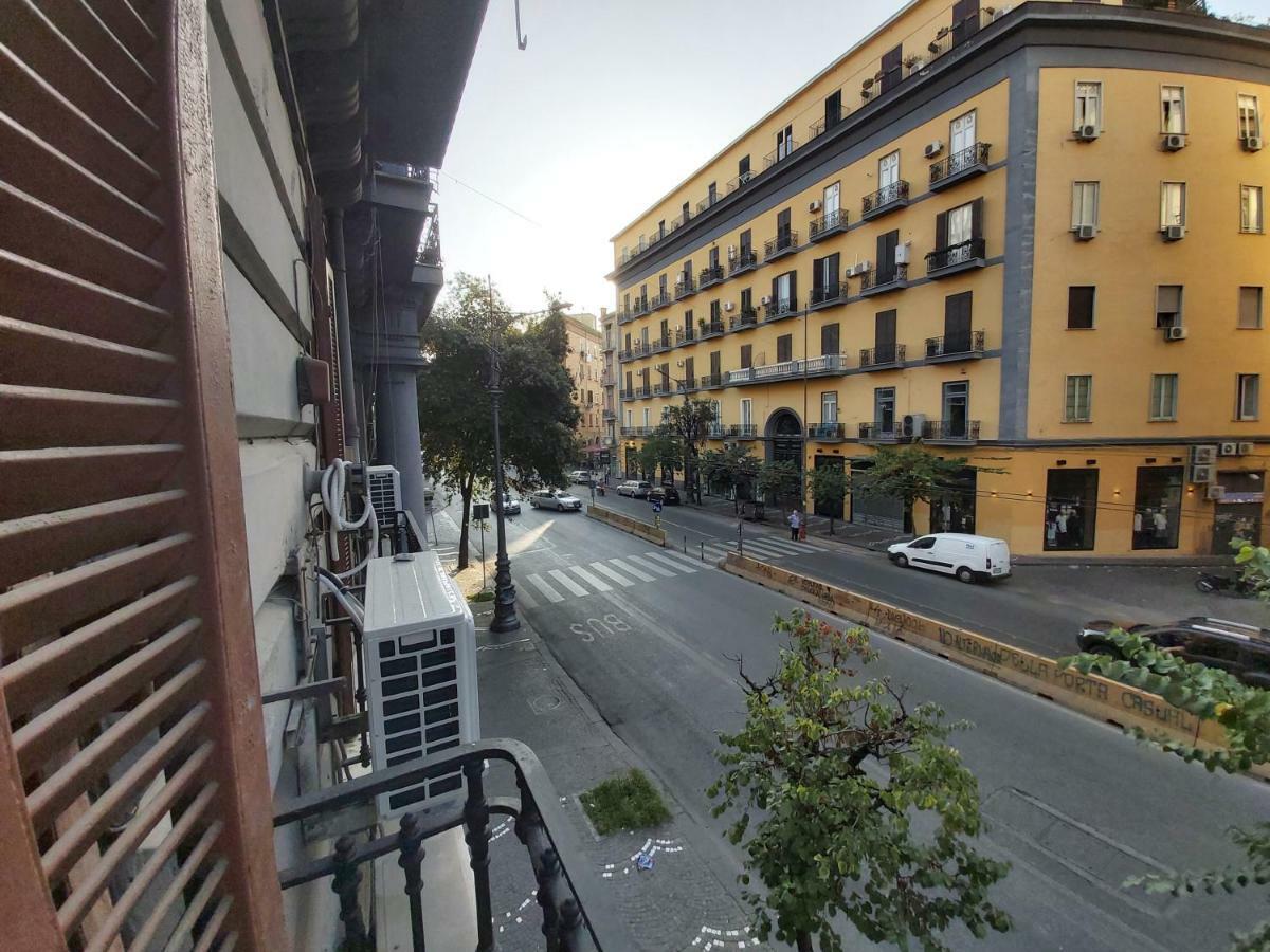 Dormire A Napoli Centro Holiday House Casa Vacanza Exterior foto