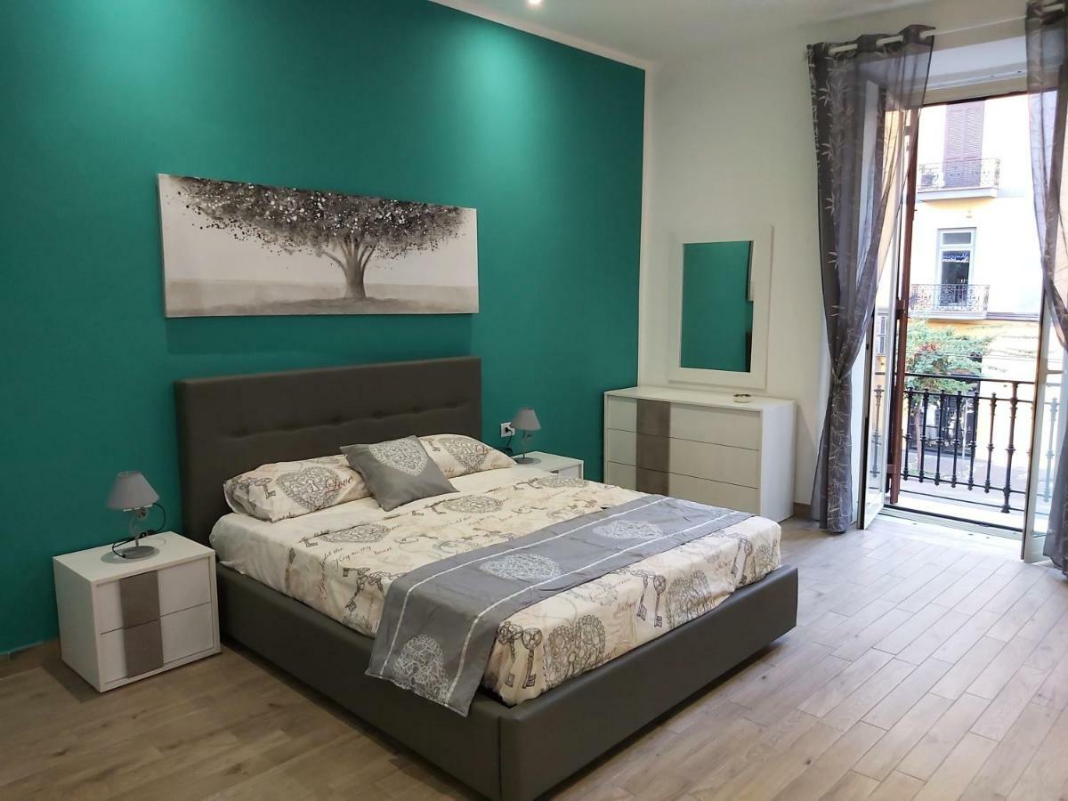 Dormire A Napoli Centro Holiday House Casa Vacanza Exterior foto